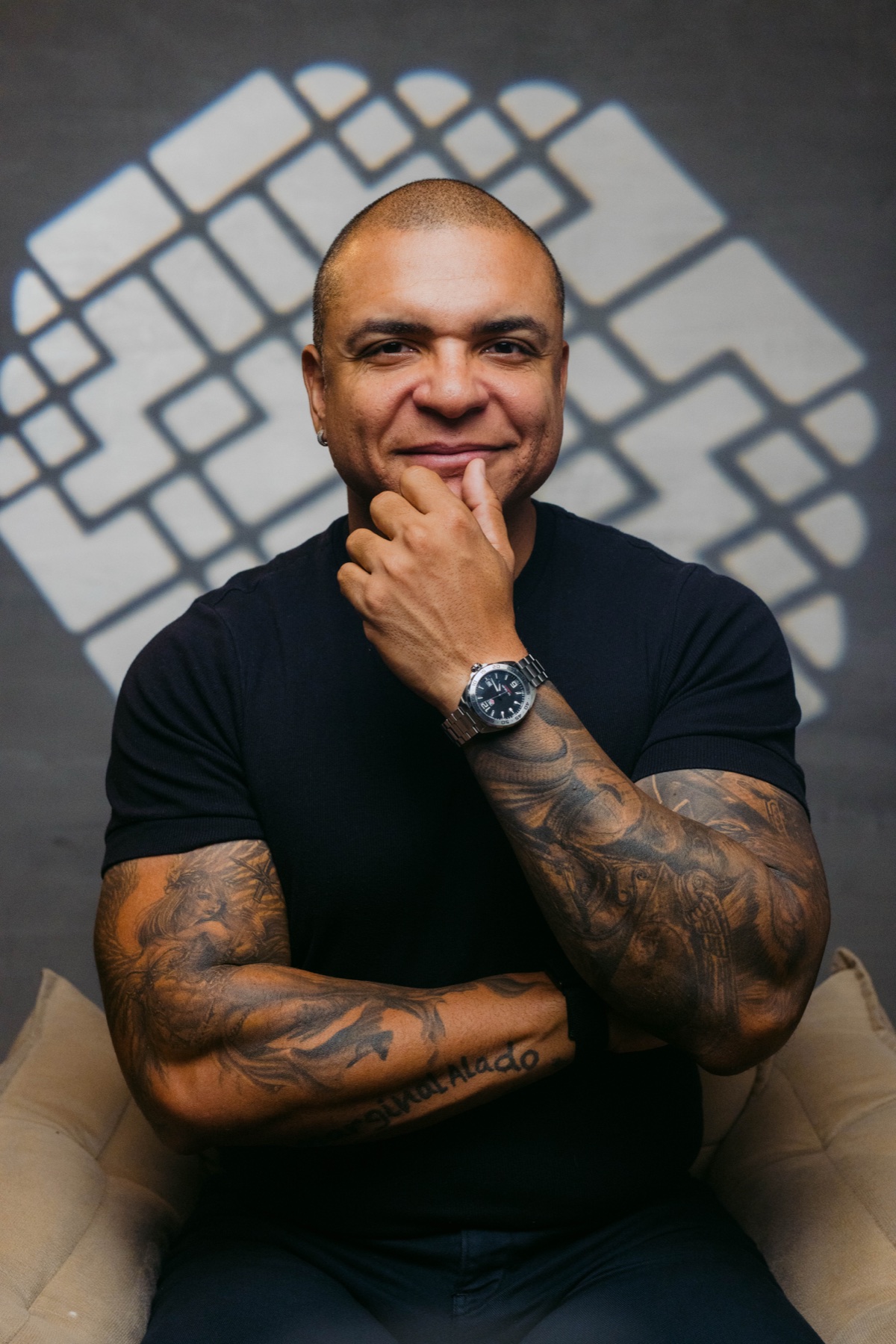 Clemilson Correia em retrato editorial